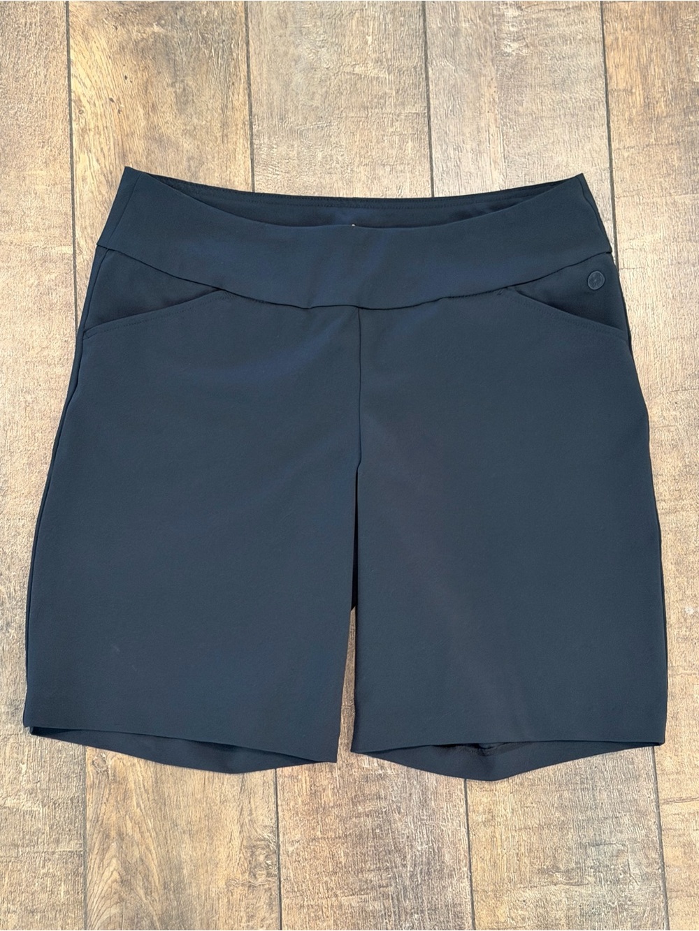 Lilly Pulitzer Black Luxletic short